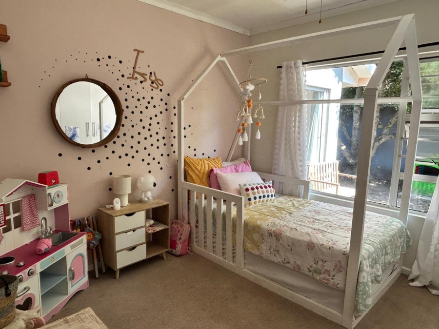 5 Bedroom Property for Sale in Sunrise On Sea Eastern Cape